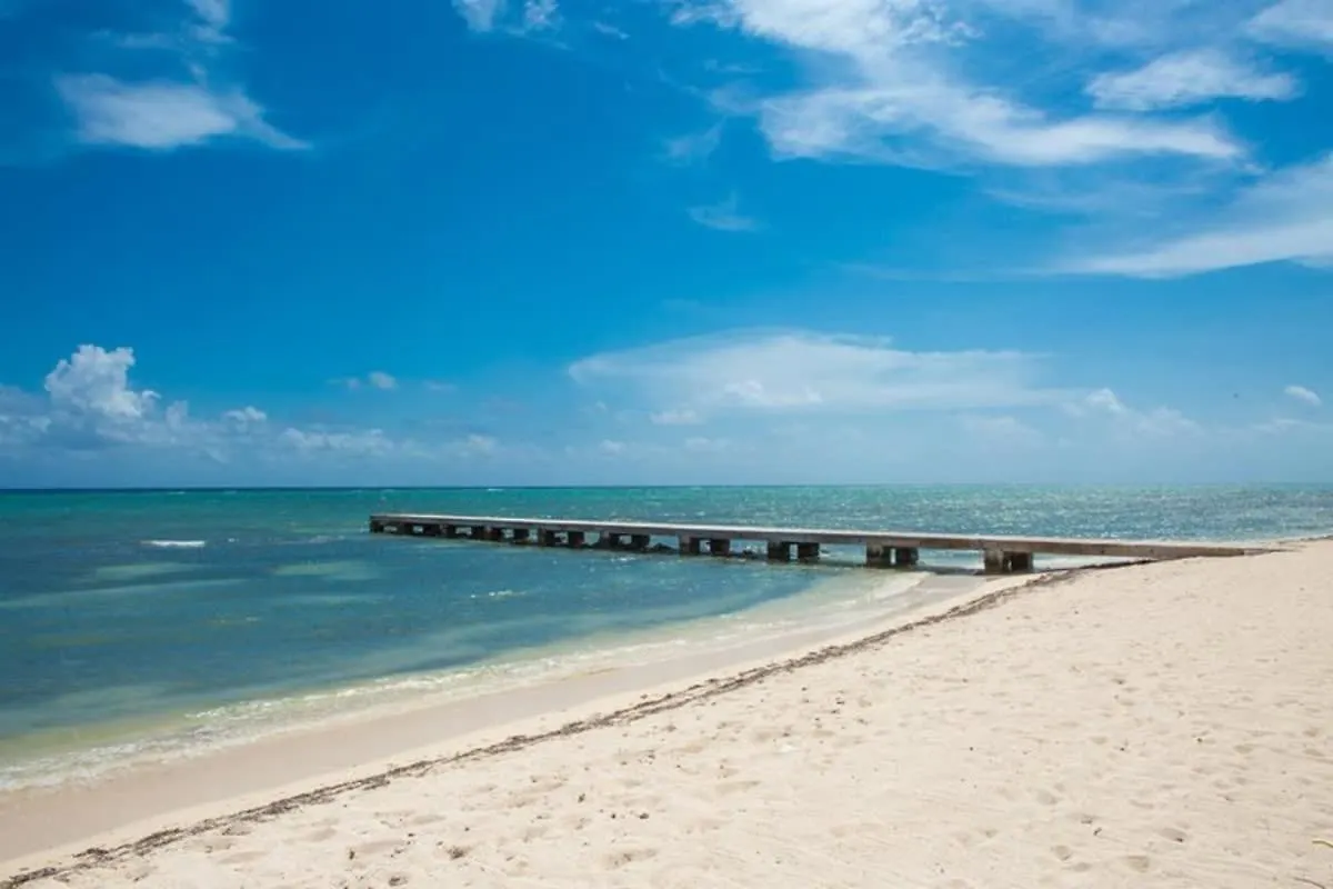 Apartamento Beach Living At Villas Pappagallo Beachfront 22 West Bay Ilhas Cayman